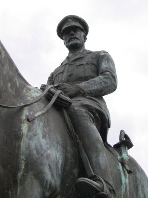 Памятник фельдмаршалу Хейгу в Монтрёй-сюр-Мер